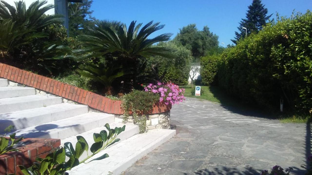 B&B Tra Mare E Marmo Marina Di Carrara Exterior photo