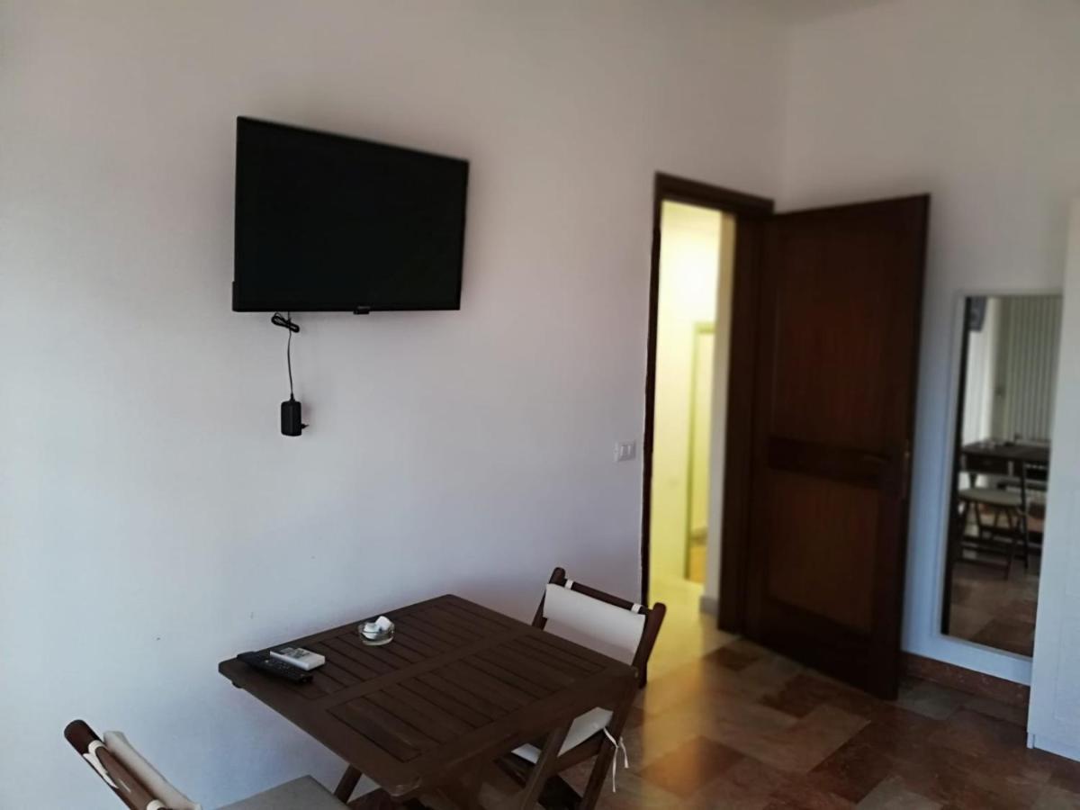 B&B Tra Mare E Marmo Marina Di Carrara Exterior photo