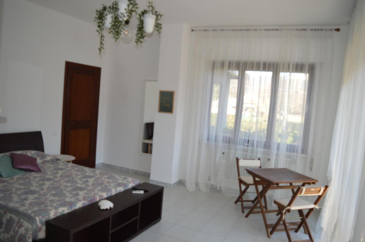 B&B Tra Mare E Marmo Marina Di Carrara Exterior photo
