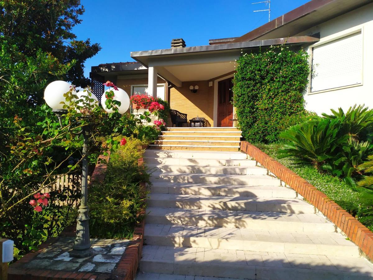 B&B Tra Mare E Marmo Marina Di Carrara Exterior photo