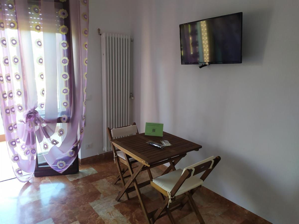 B&B Tra Mare E Marmo Marina Di Carrara Exterior photo