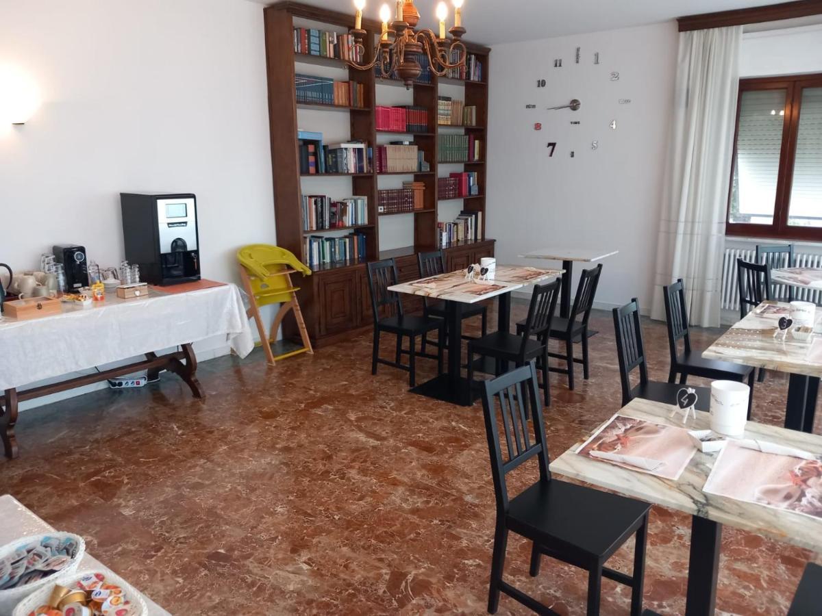 B&B Tra Mare E Marmo Marina Di Carrara Exterior photo