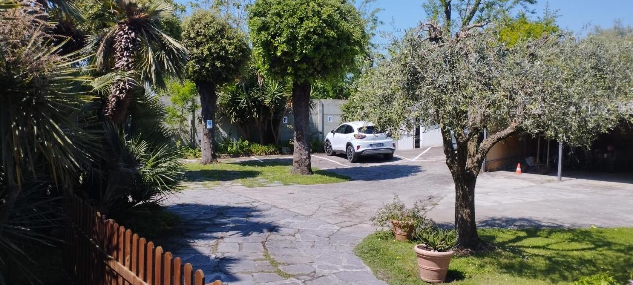 B&B Tra Mare E Marmo Marina Di Carrara Exterior photo